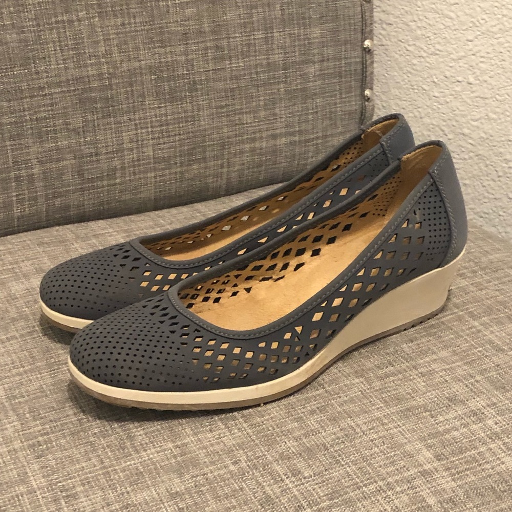 Naturalizer Cut Out Grey Blue Wedges